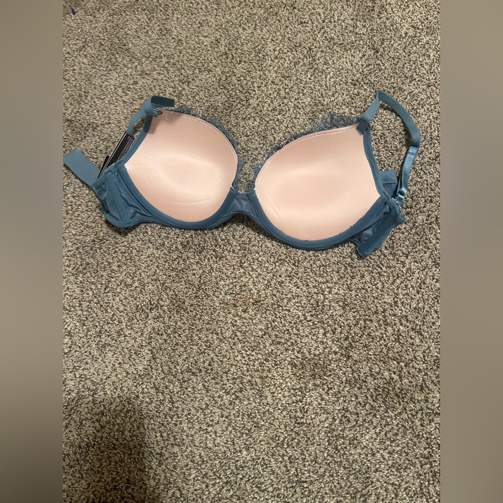 Brand new Victoria, push-up bra - Picture 3 of 4